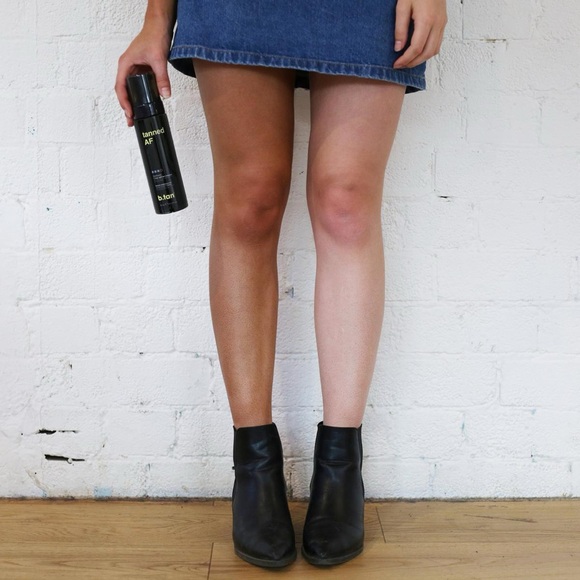 B.tan Tanned AF 1 Hour Self Tan Mousse + Tanner Mitt - Picture 6 of 7